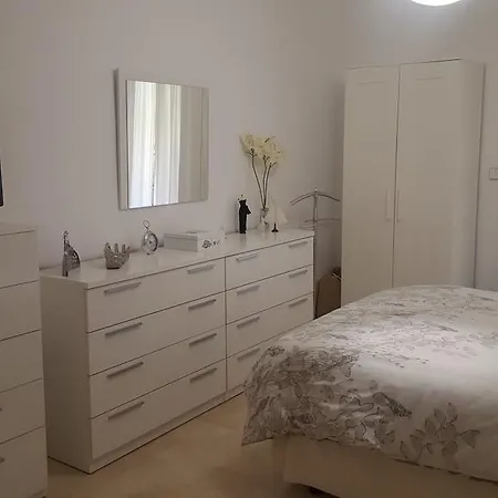 Apartament Hole One